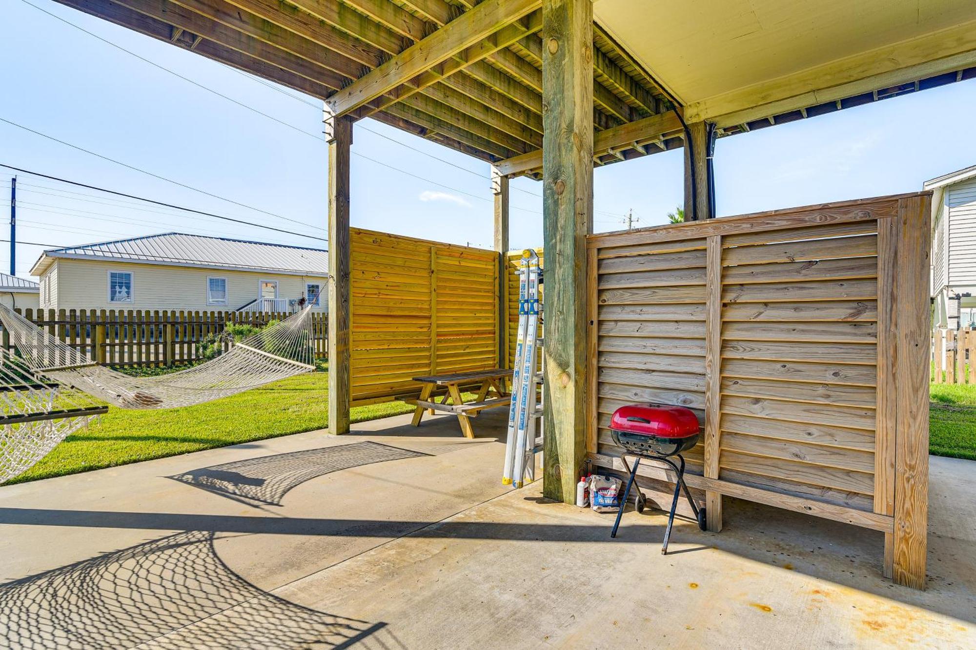 Walk To Beach Galveston Home With Golf Cart! Exterior photo